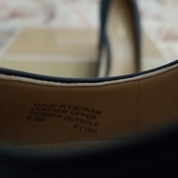 New Michael Kors Susan Leather Pumps - Picture 7 of 7